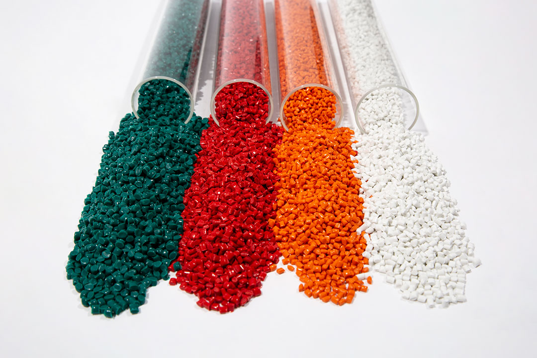 為什么電池蓋板要用到PFA氟塑料呢？